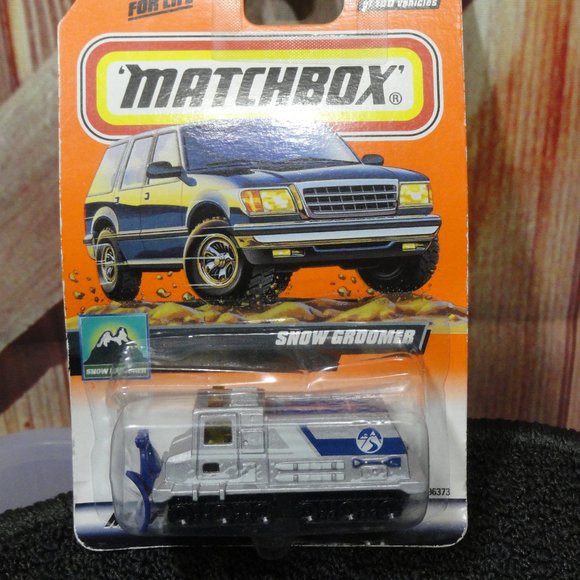HOST PICK rare Matchbox 99 edition SNOW Groomer rubber trak~NOS~sealed - Picture 1 of 5